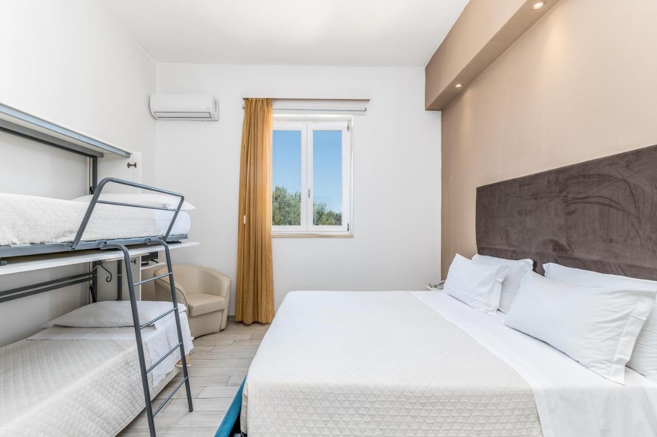 טורה סנטה סאבינה Hotel Reverse מראה חיצוני תמונה