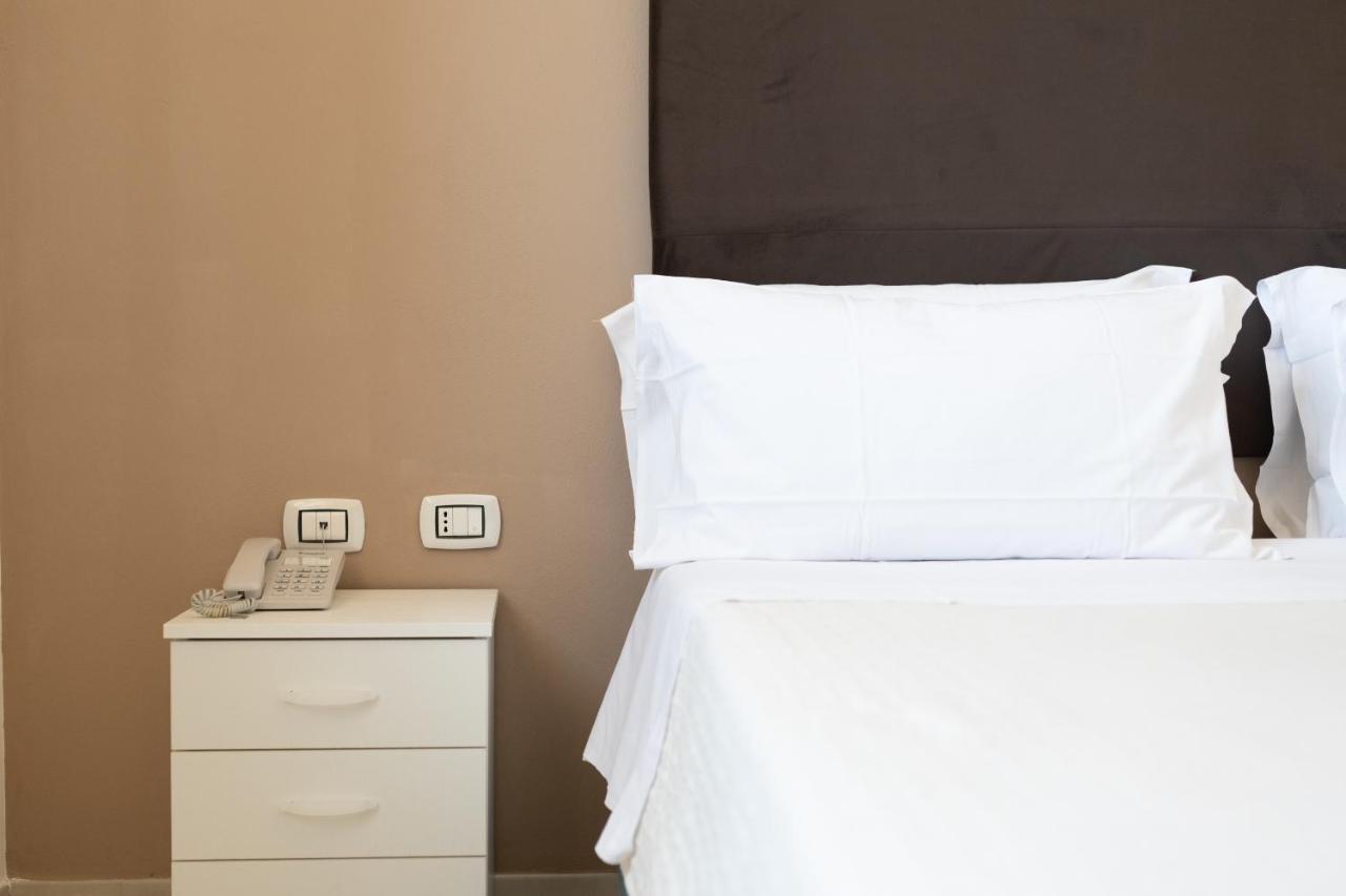 טורה סנטה סאבינה Hotel Reverse מראה חיצוני תמונה