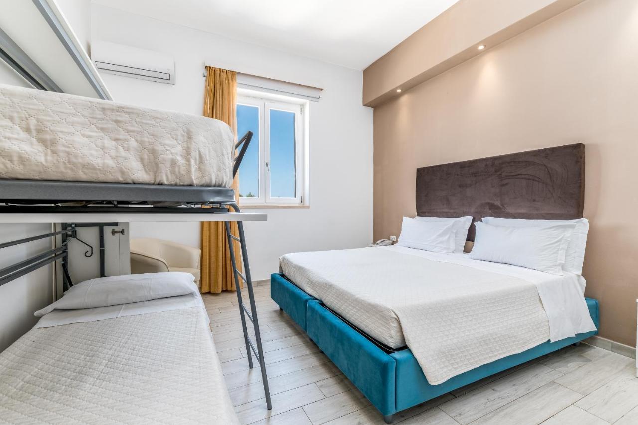 טורה סנטה סאבינה Hotel Reverse מראה חיצוני תמונה